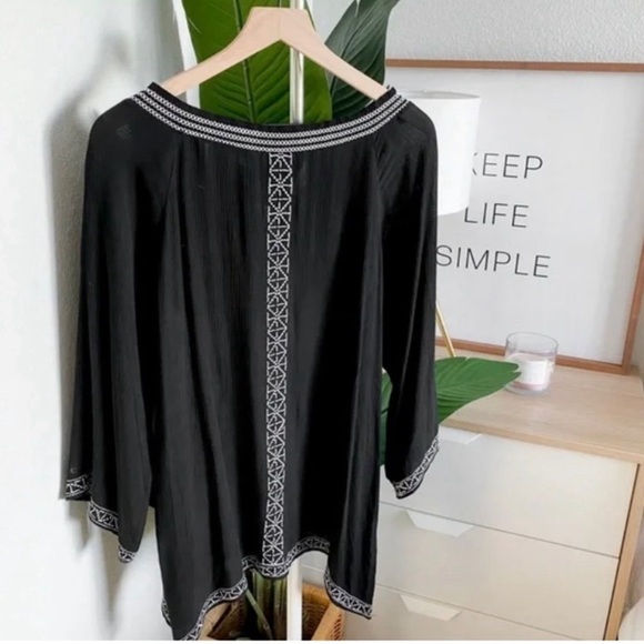 Paparazzi Black Embroidered Tassel Boho Top
Blouse Size Medium - Picture 5 of 15